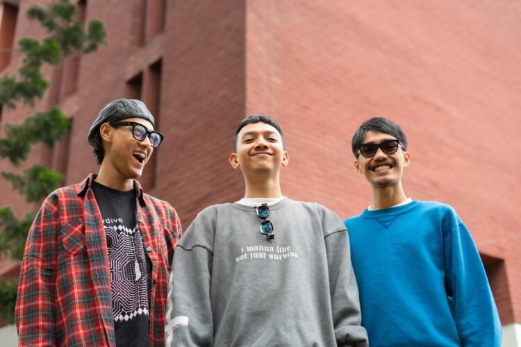 The Polar Bears - Threadbare