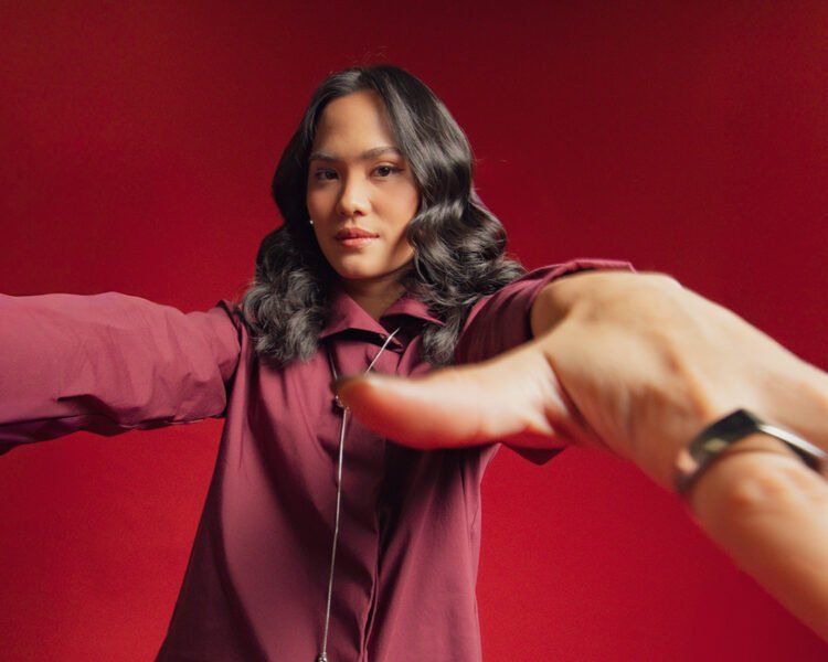 Sheryl Sheinafia - Lepas Kendali