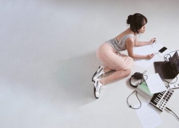 Sheryl Sheinafia - Sendiri