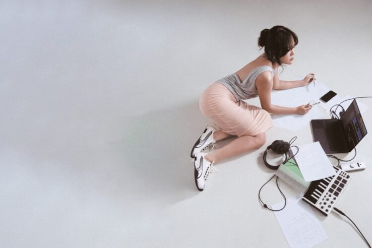 Sheryl Sheinafia - Sendiri