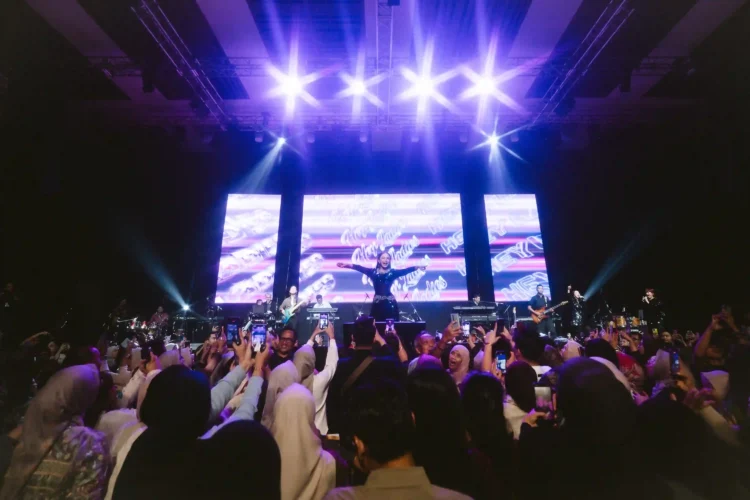 Rossa Hipnotis 3.000 Penonton di Soul Concert VII